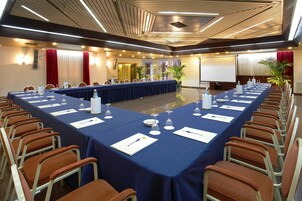 Toplantı salonu/imkânları