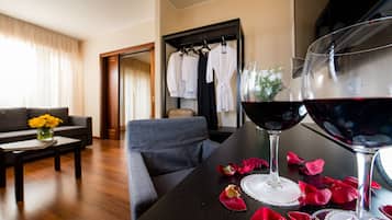 Junior Suite, 1 Double or 2 Single Beds | Living room | 32-inch LCD TV with digital channels, TV