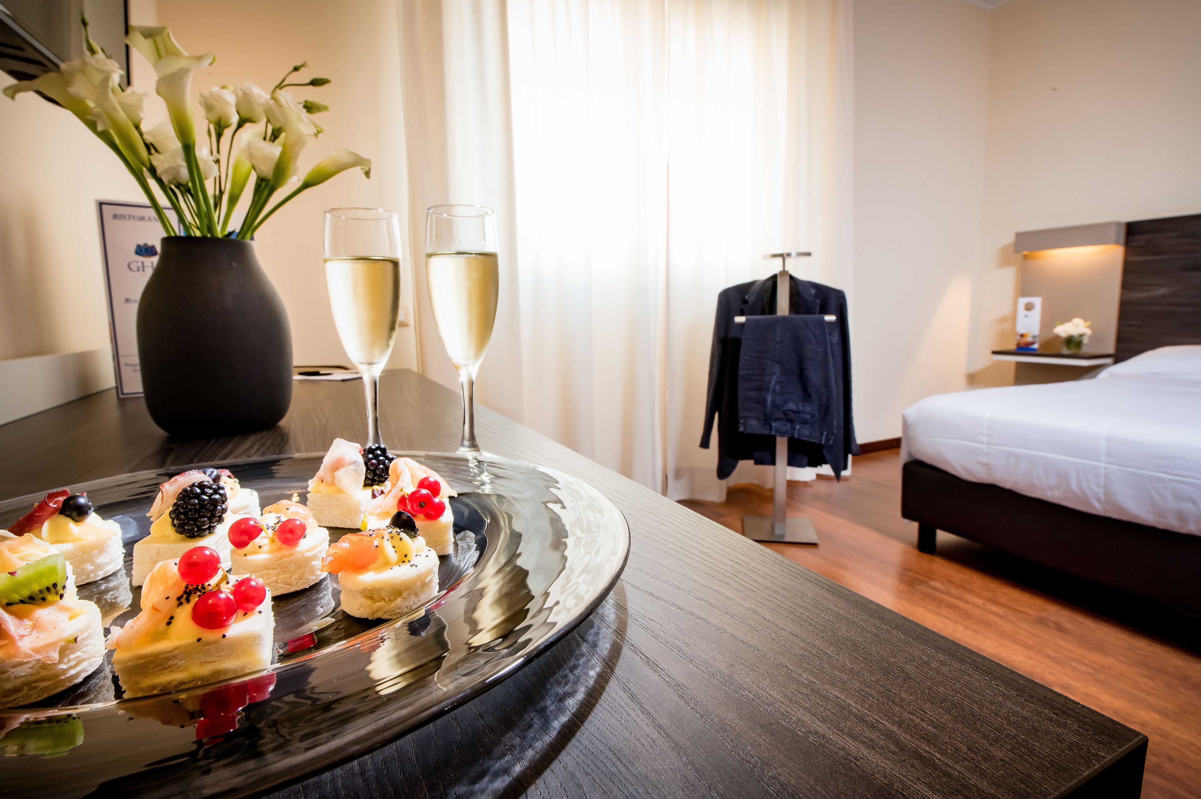 Premium bedding, minibar, in-room safe, desk