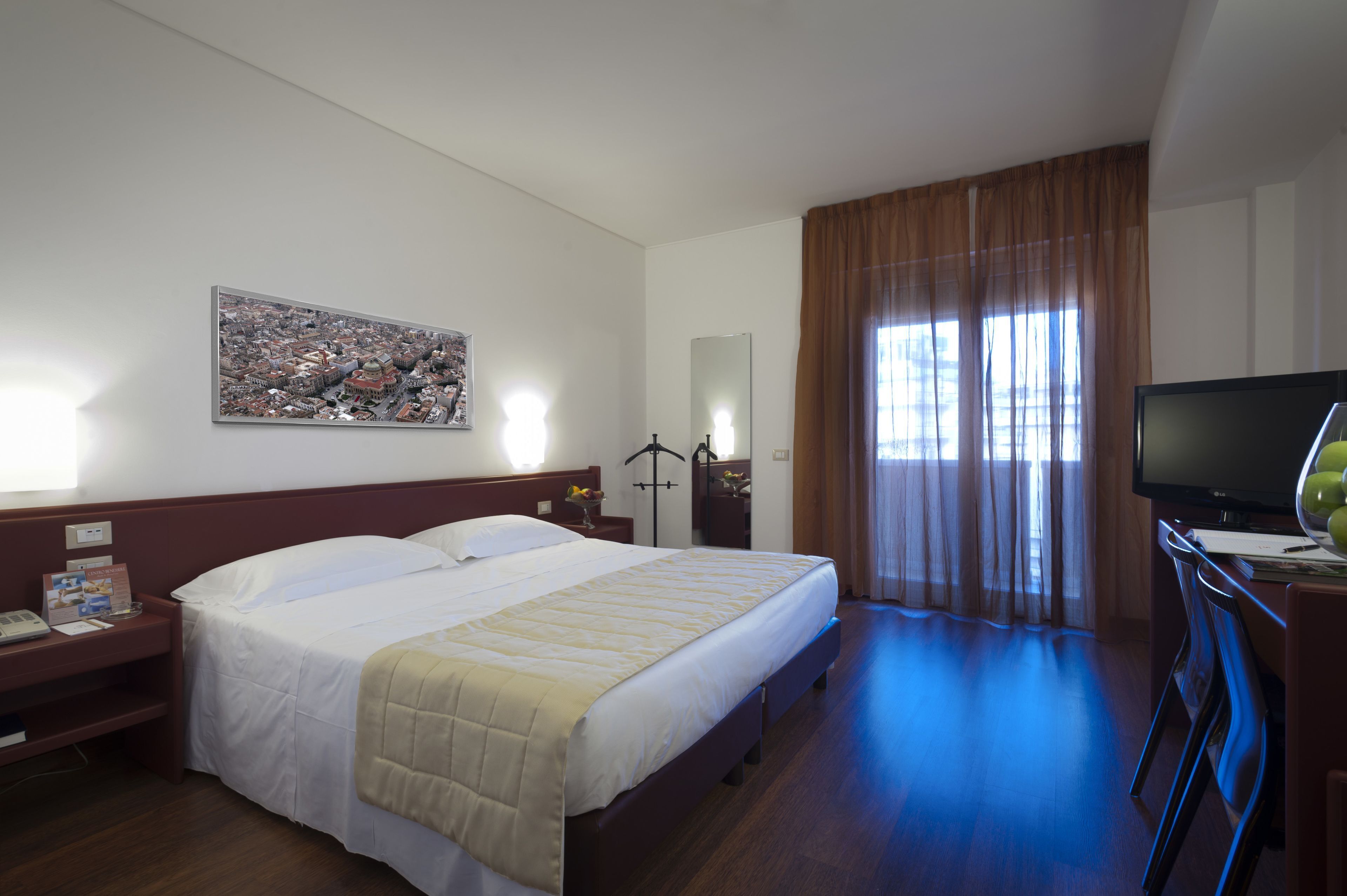 Premium bedding, minibar, in-room safe, desk