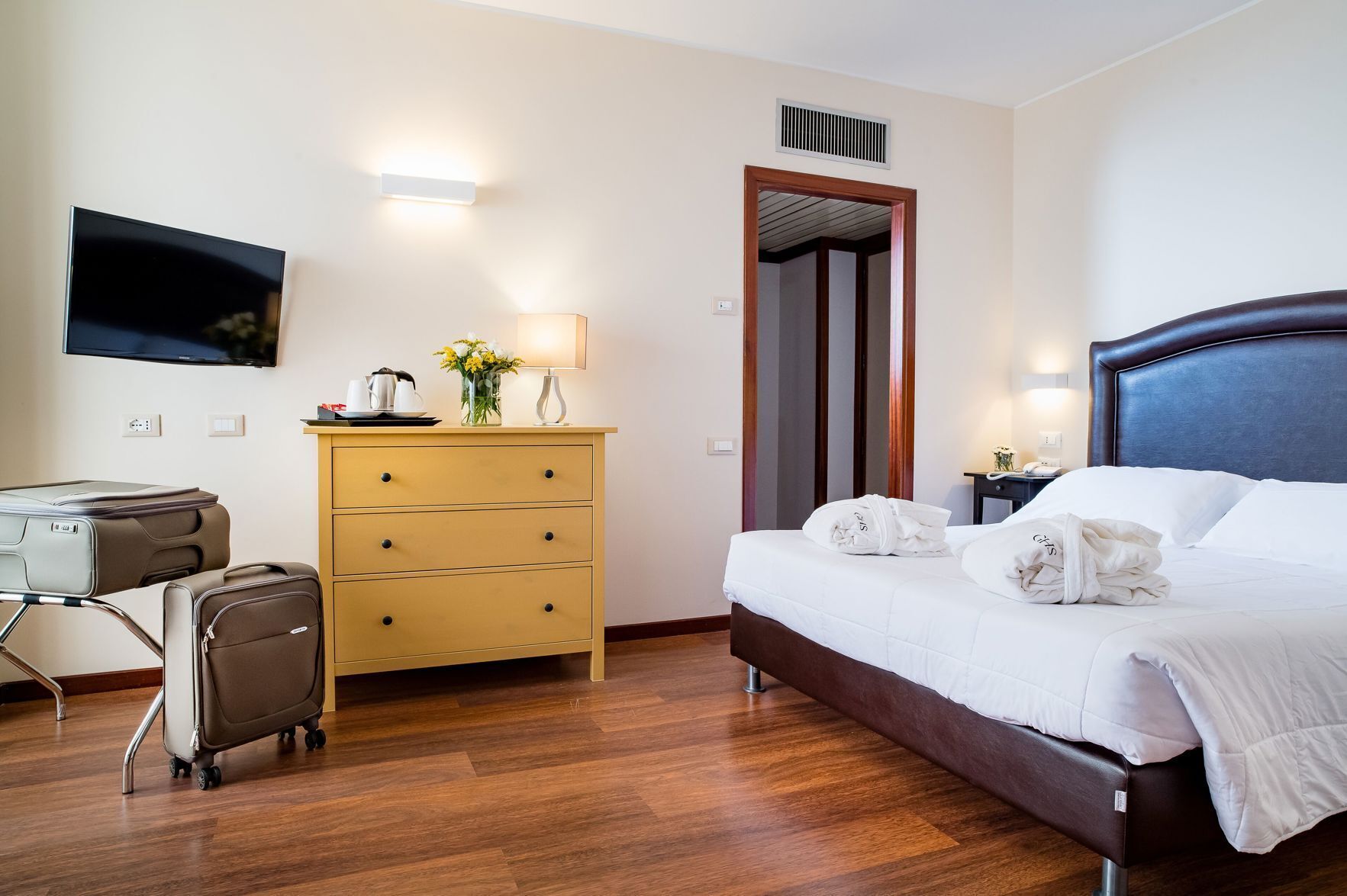 Premium bedding, minibar, in-room safe, desk
