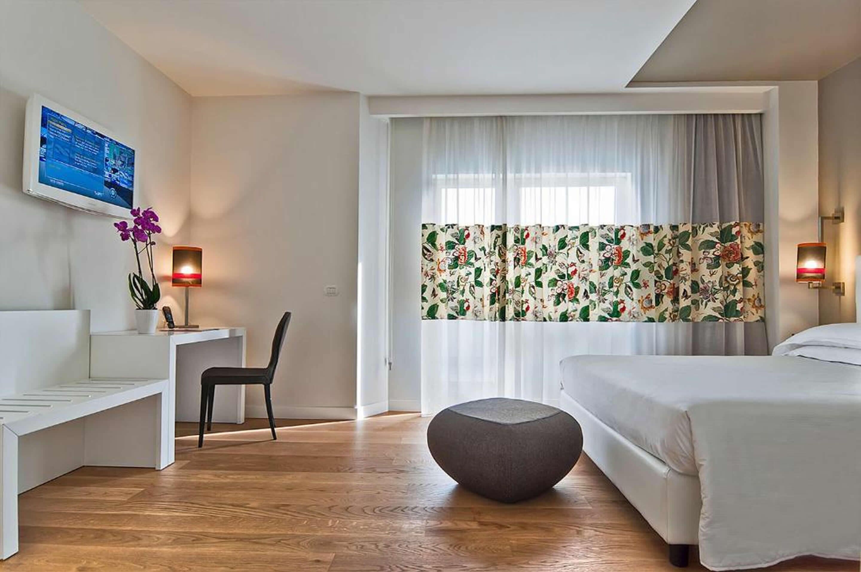 1 bedroom, premium bedding, in-room safe, desk