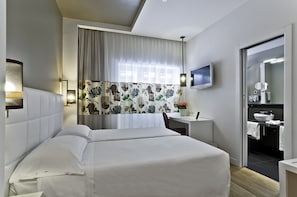 Premium bedding, in-room safe, desk, blackout drapes