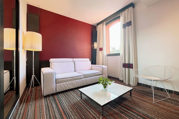 Junior suite | Woonruimte | Een flatscreentelevisie