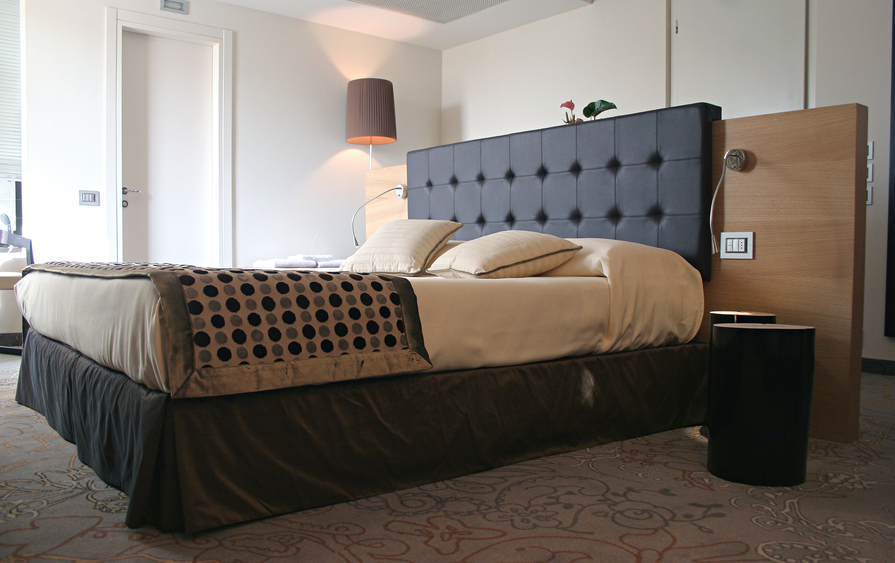 junior suite | minibar, in-room safe, desk, blackout curtains