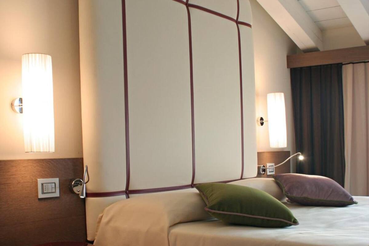 double room single use | minibar, in-room safe, desk, blackout curtains