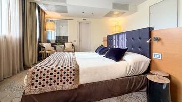 Suite Junior | 4 chambres, minibar, coffres-forts dans les chambres, bureau