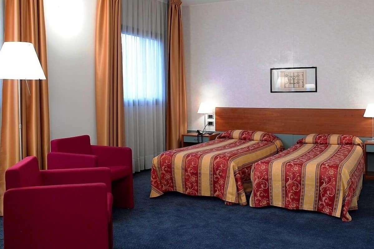 4 bedrooms, minibar, in-room safe, desk