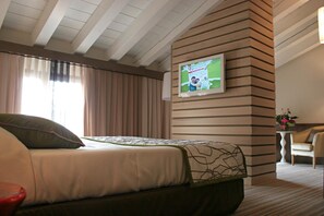 ジュニア スイート | 4 室のベッドルーム、ミニバー、セーフティボックス (室内)、デスク