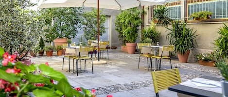 Daily buffet breakfast (EUR 15 per person)