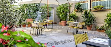 Café da manhã com buffet todos os dias (EUR 13 por pessoa) 