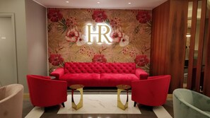 Coin salon dans le hall