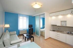 1 bedroom, in-room safe, desk, blackout curtains