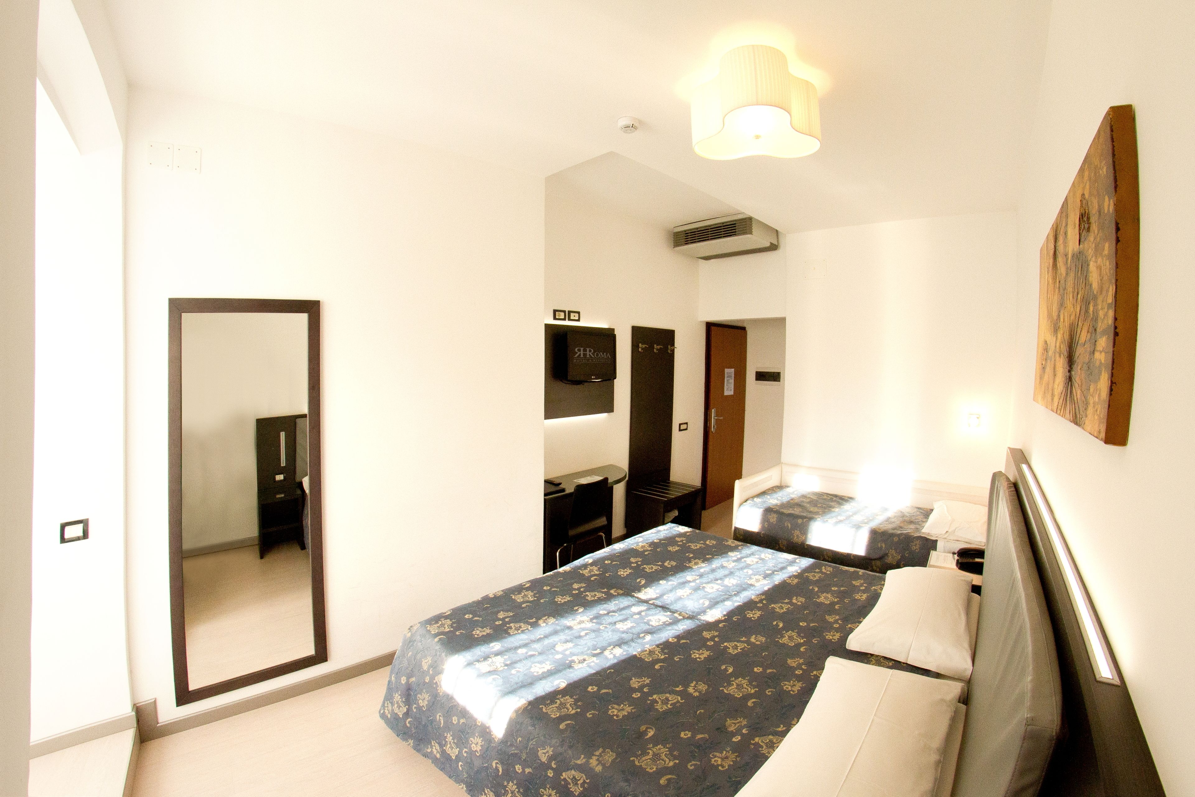 Coffres-forts dans les chambres, bureau, rideaux occultants