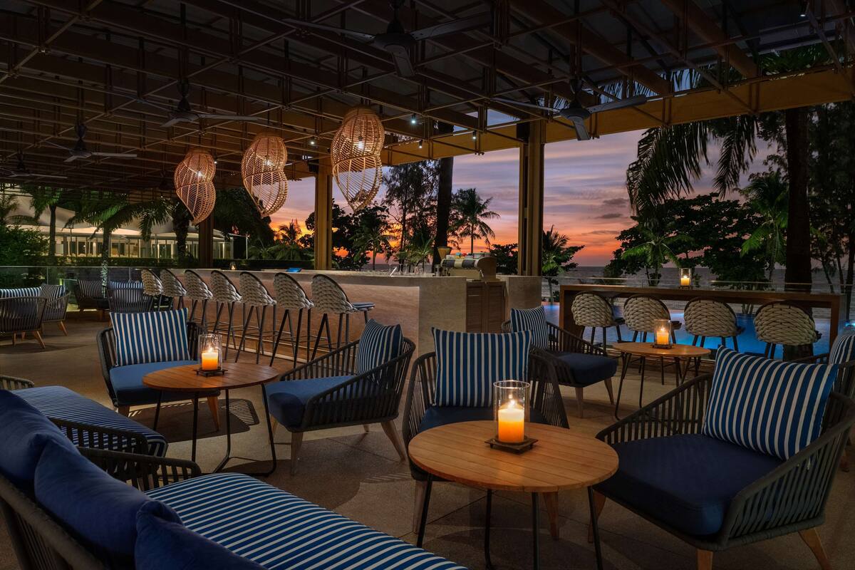 outdoor pool, free pool cabanas, pool umbrellas