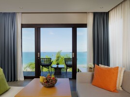 Suite, 1 King Bed, Ocean View (Hilltop)