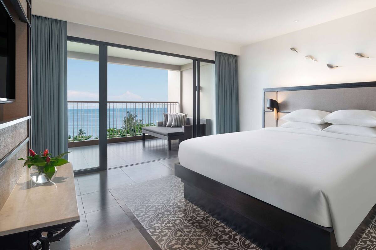 Minibar, in-room safe, desk, laptop workspace