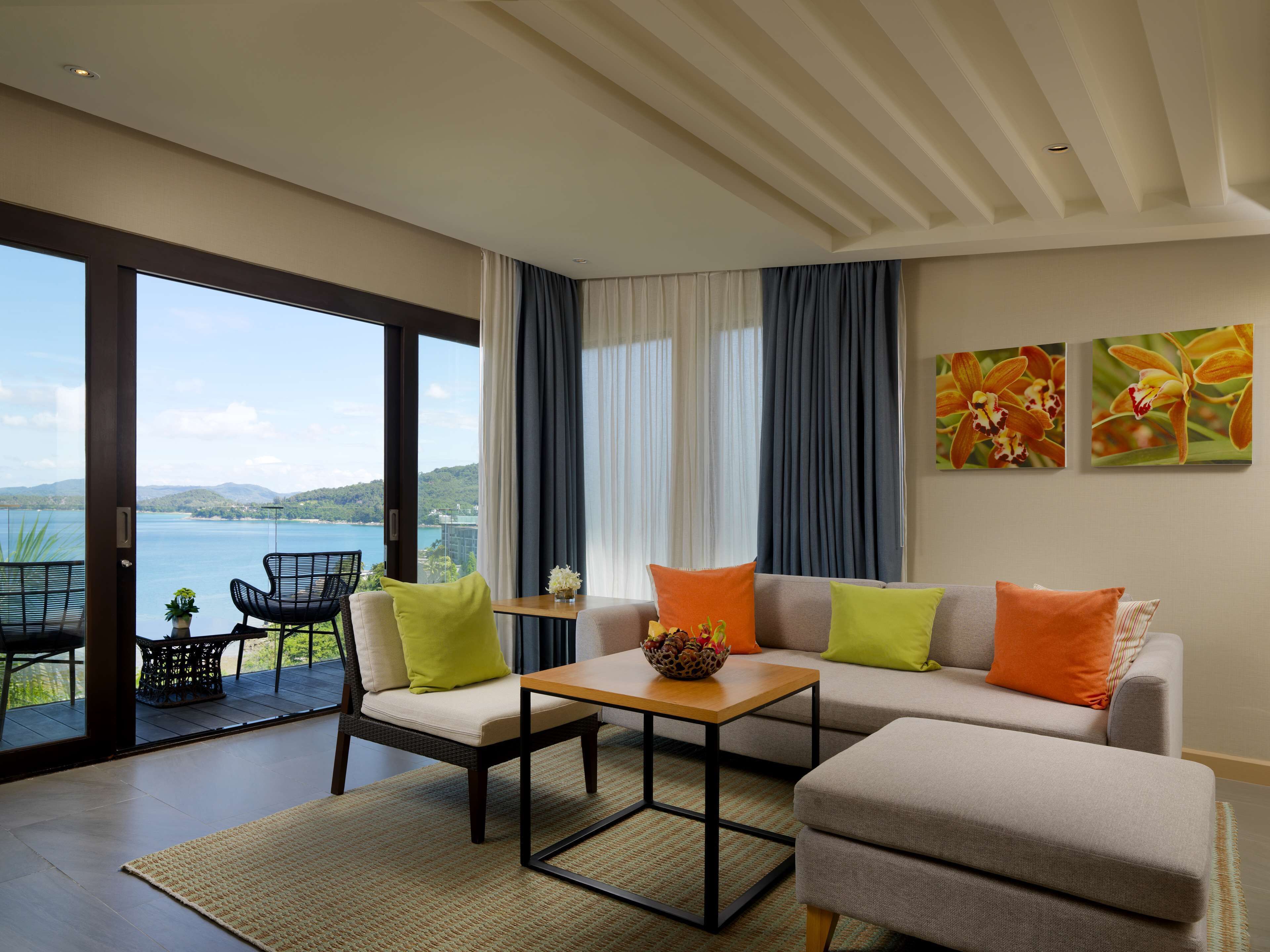 suite, 1 king bed, ocean view (hilltop) | 1 bedroom, minibar, in-room safe, desk