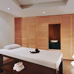 Couples treatment rooms, body treatments, aromatherapy