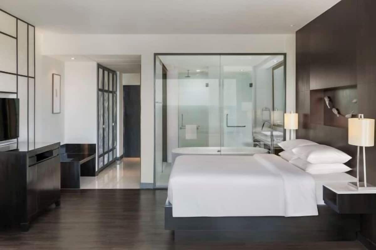 1 bedroom, minibar, in-room safe, desk