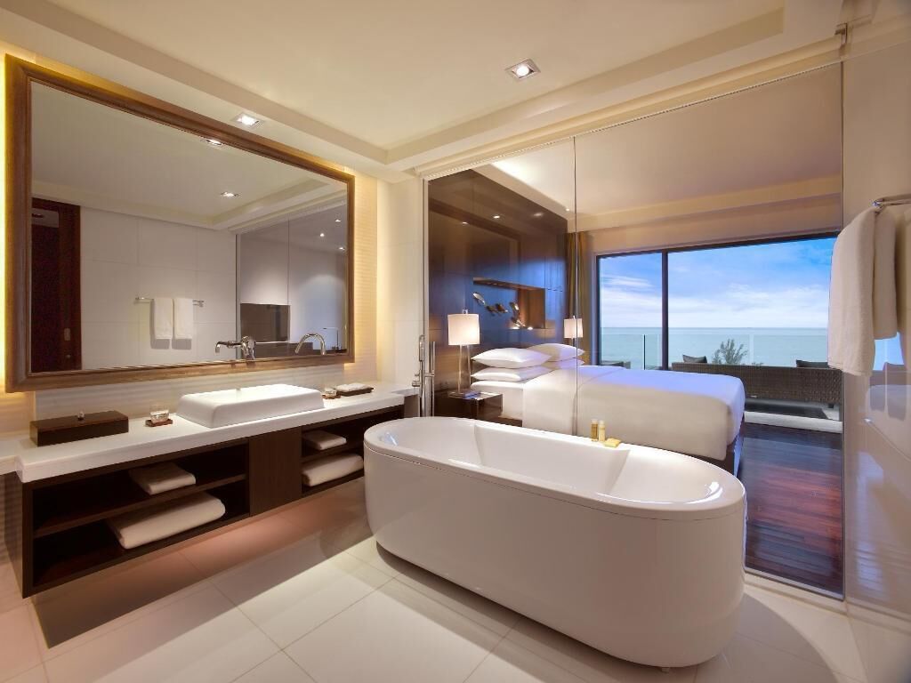 Bathroom | Separate bathtub and shower, deep-soaking bathtub, rainfall showerhead