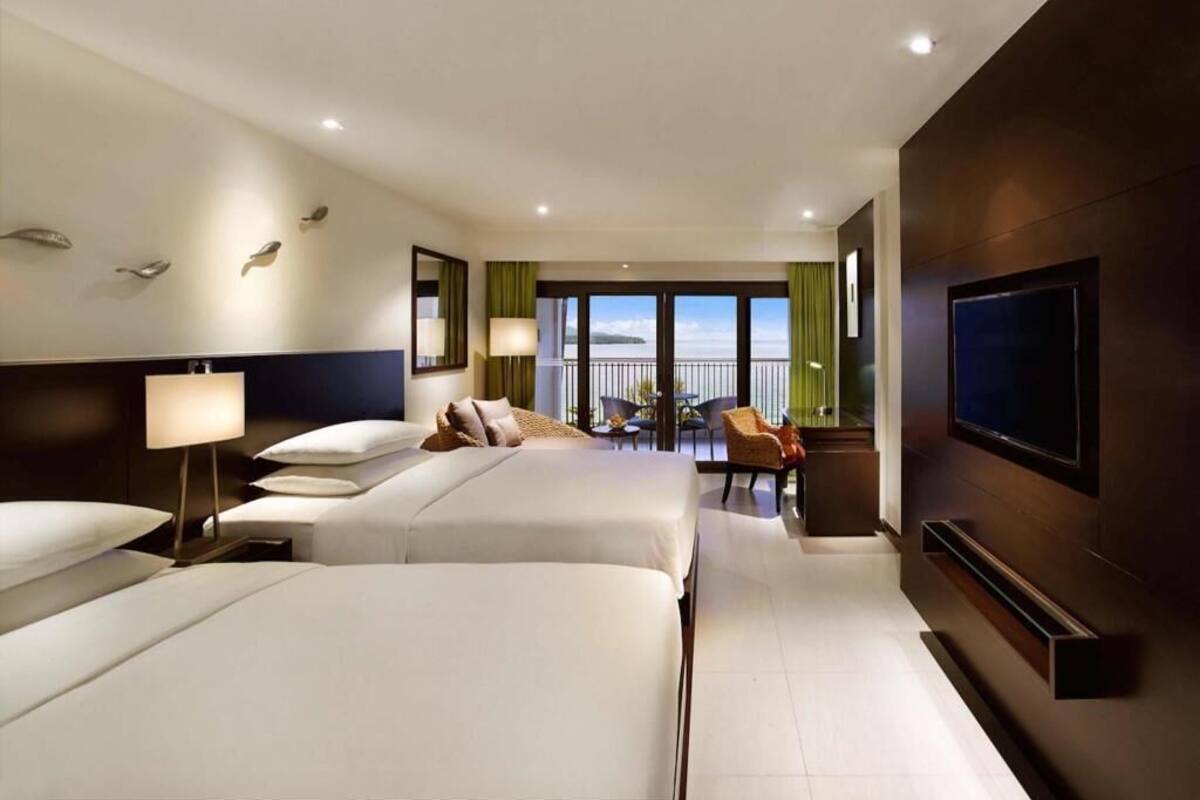 Minibar, in-room safe, desk, laptop workspace