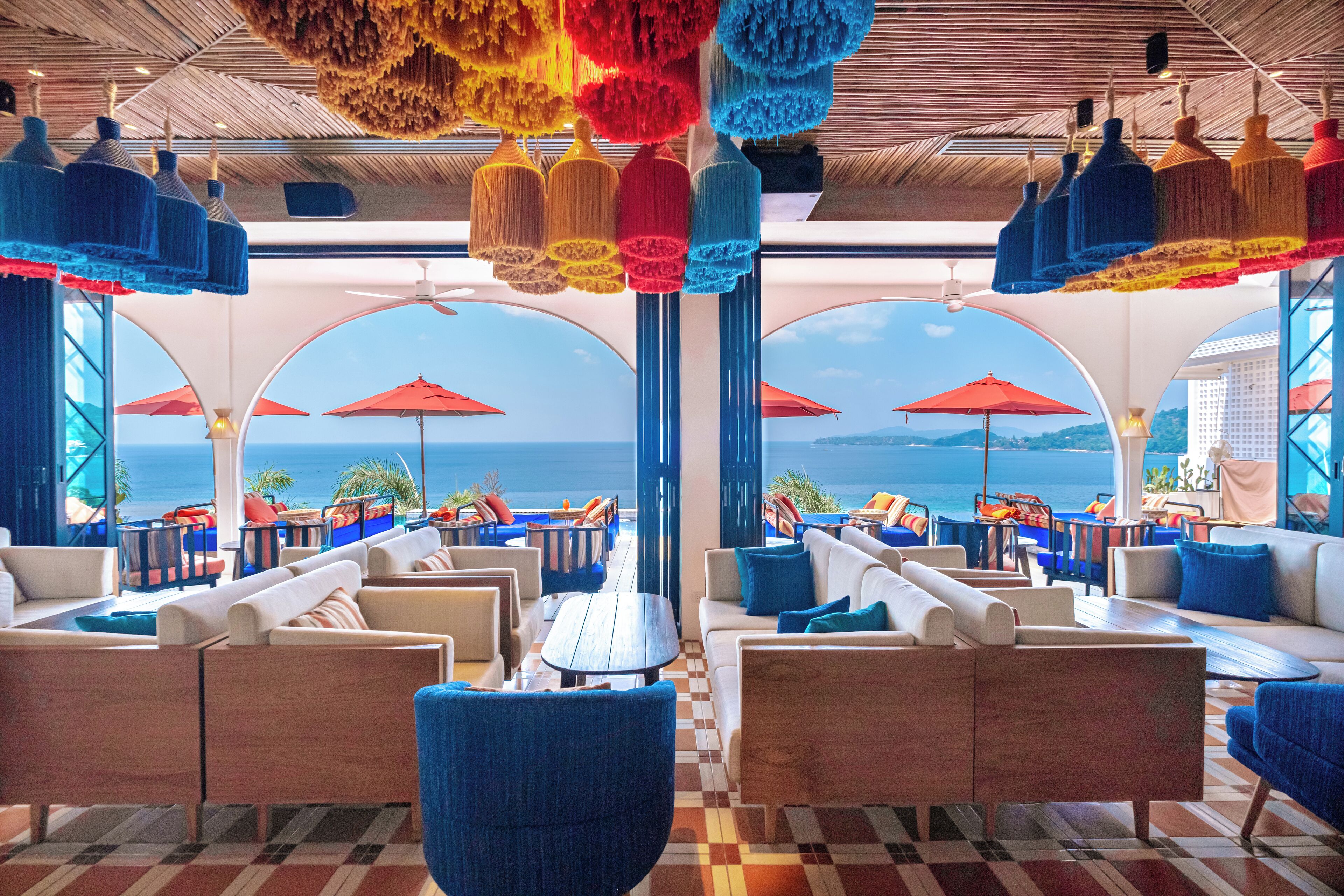 2 ห้องอาหาร, บริการอาหารเช้า อาหารกลางวัน อาหารเย็น, อาหารนานาชาติ