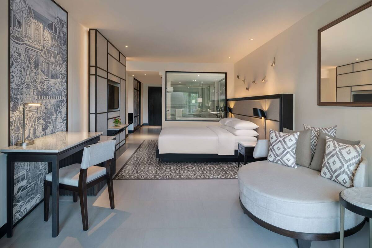 Minibar, in-room safe, desk, laptop workspace