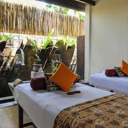 Couples treatment room(s), body treatments, aromatherapy