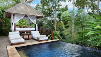 Valley Pool Villa with 1x Lunch in Timur Kitchen | สระว่ายน้ำกลางแจ้ง | 2 สระว่ายน้ำกลางแจ้ง, เก้าอี้อาบแดดริมสระ