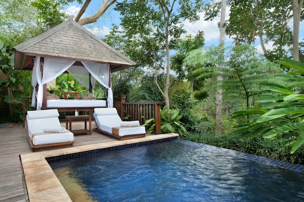 Valley Pool Villa with 1x Lunch in Timur Kitchen | สระว่ายน้ำกลางแจ้ง | 2 สระว่ายน้ำกลางแจ้ง, เก้าอี้อาบแดดริมสระ