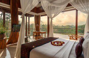 Villa Luxe, 2 chambres, piscine privée, vue vallée | Coffres-forts dans les chambres, bureau, fer et planche à repasser