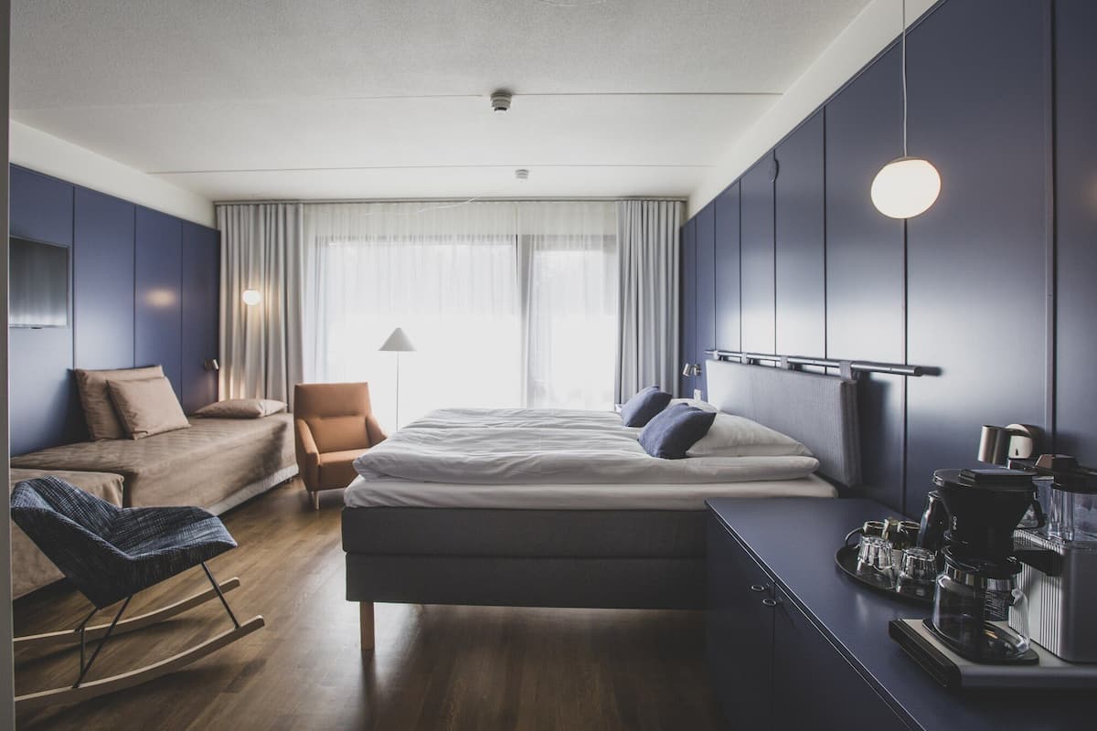 superior room, 1 queen bed | 1 bedroom, in-room safe, soundproofing, free wifi