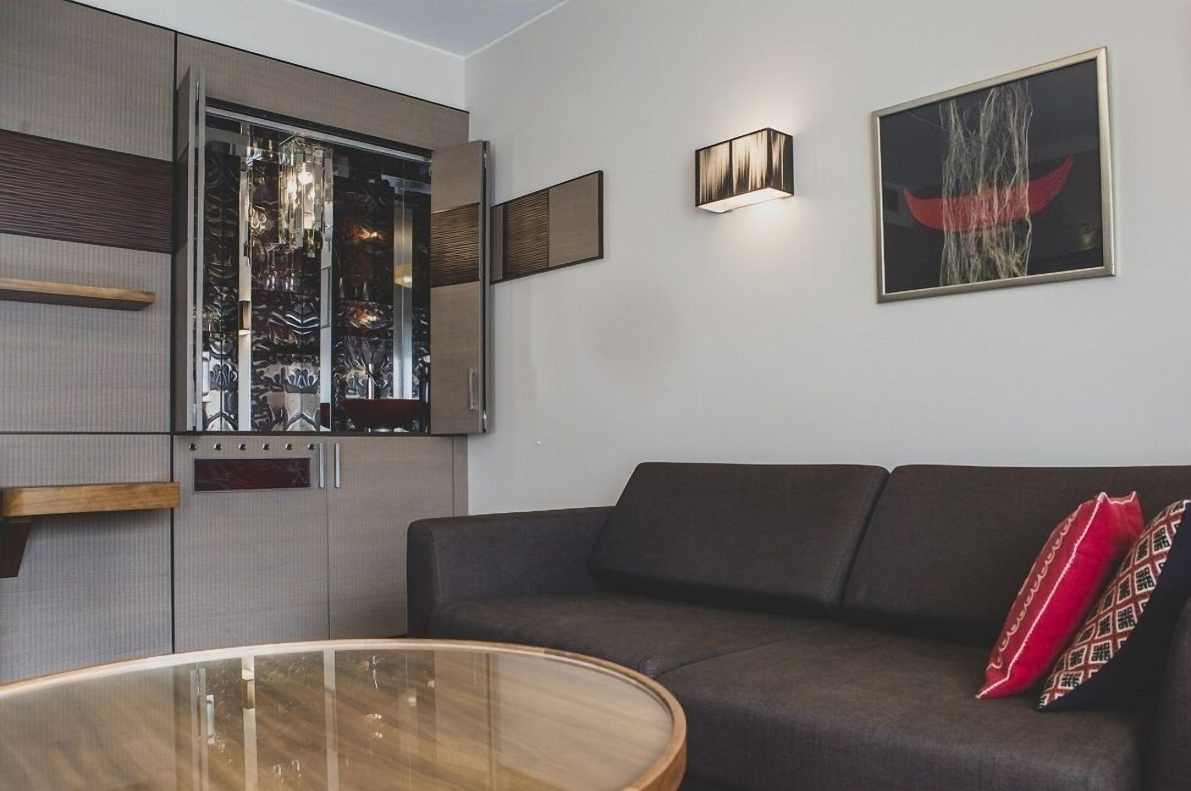 junior suite (2 single beds) | 1 bedroom, in-room safe, soundproofing, free wifi