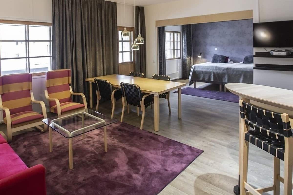 Suite | Safe på rommet, lydisolert, wi-fi (inkludert) og sengetøy