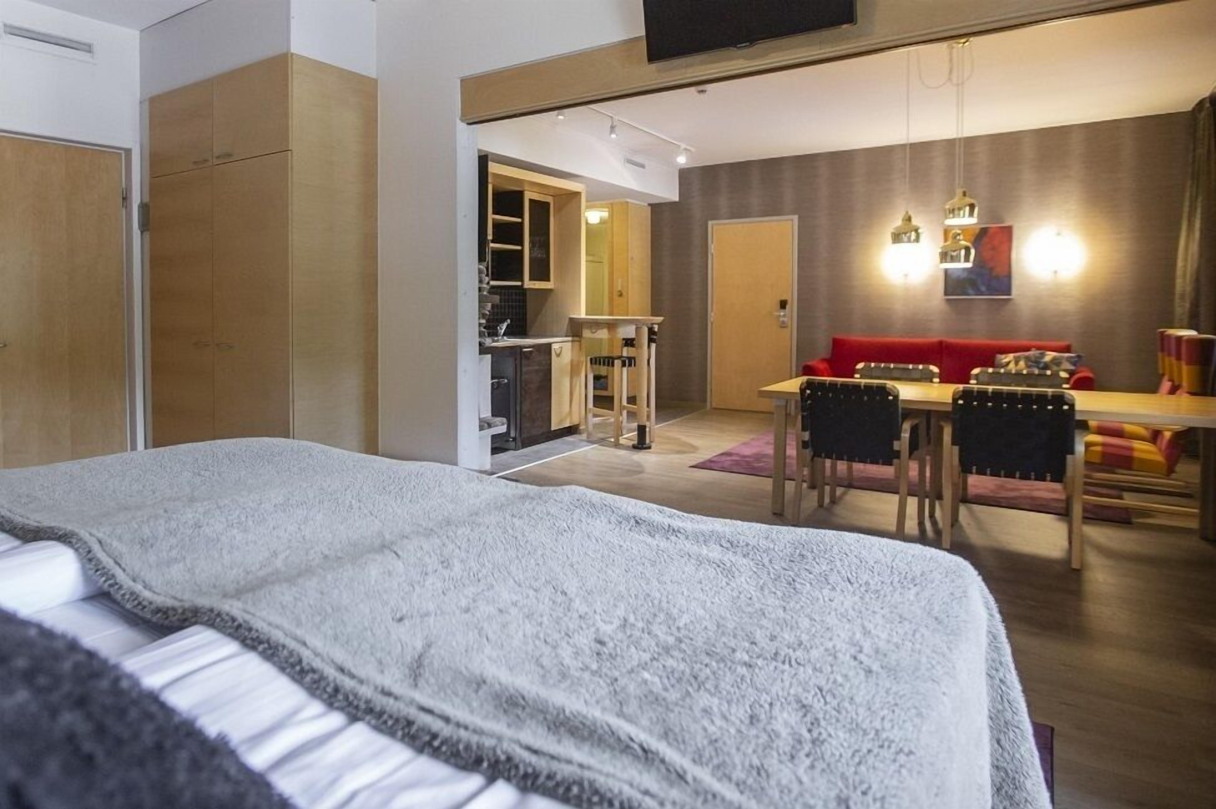 Suite | In-room safe, soundproofing, free WiFi, bed sheets