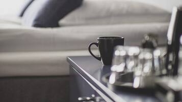 Superior Room, 1 Queen Bed | In-room safe, soundproofing, free WiFi, bed sheets