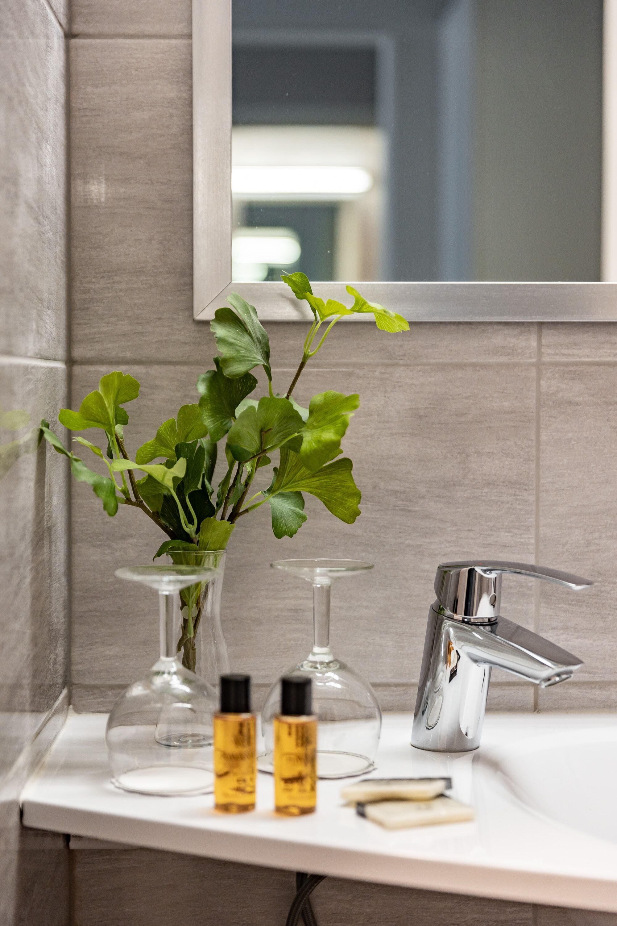 twin room | bathroom amenities | shower, free toiletries, hair dryer, towels