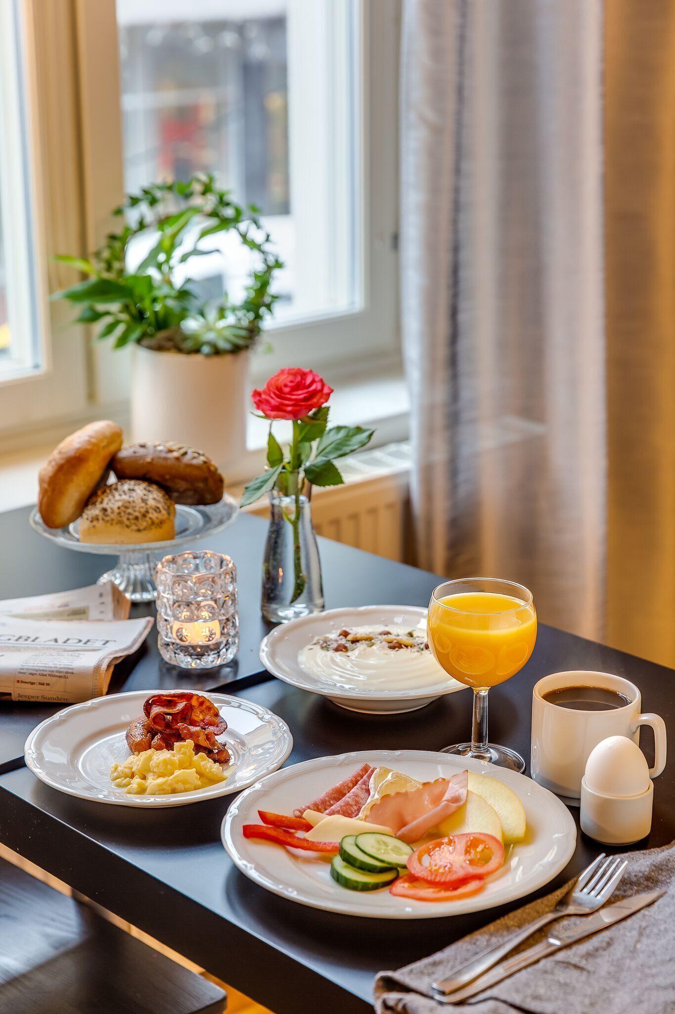 free daily buffet breakfast