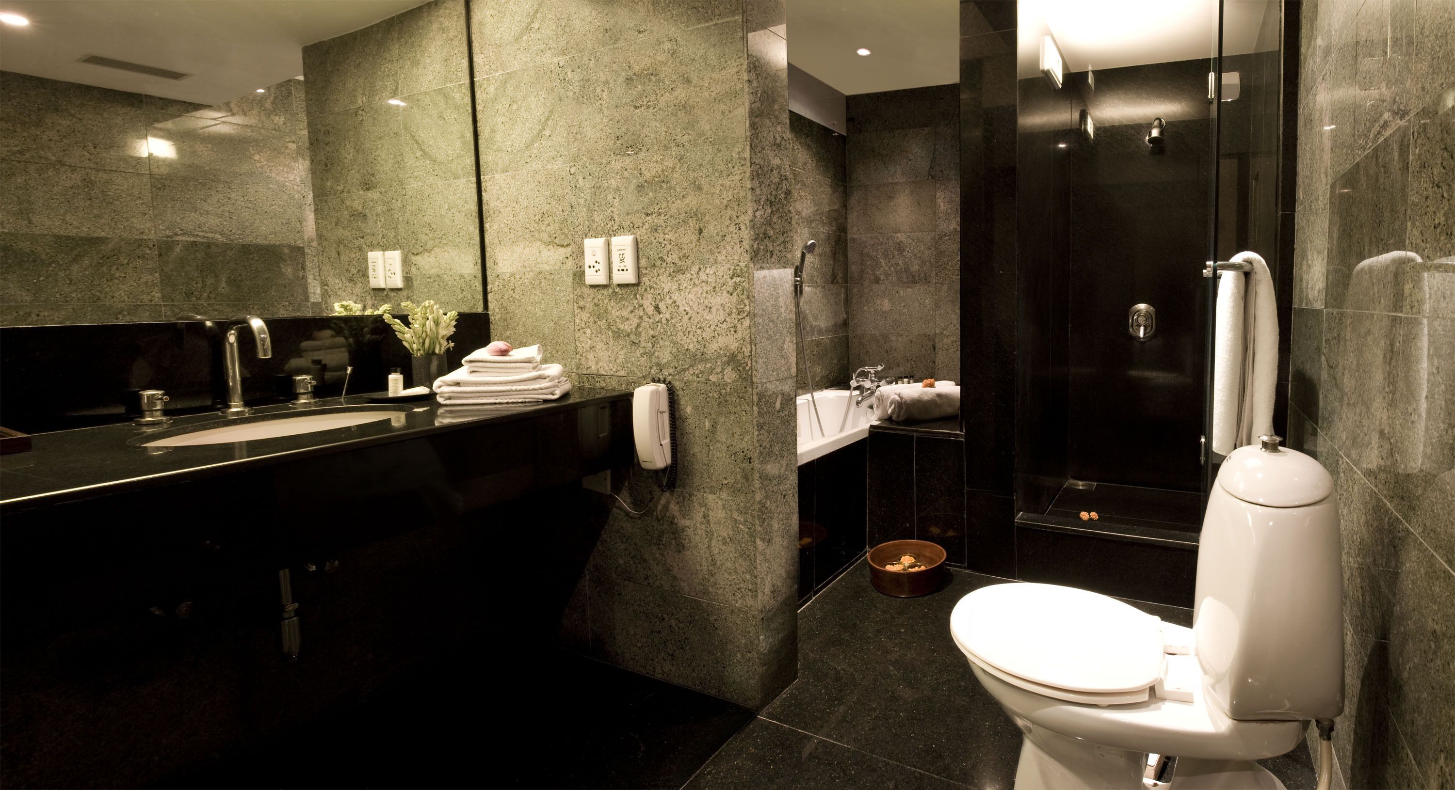 manor suite | bathroom | free toiletries, hair dryer, bathrobes, slippers