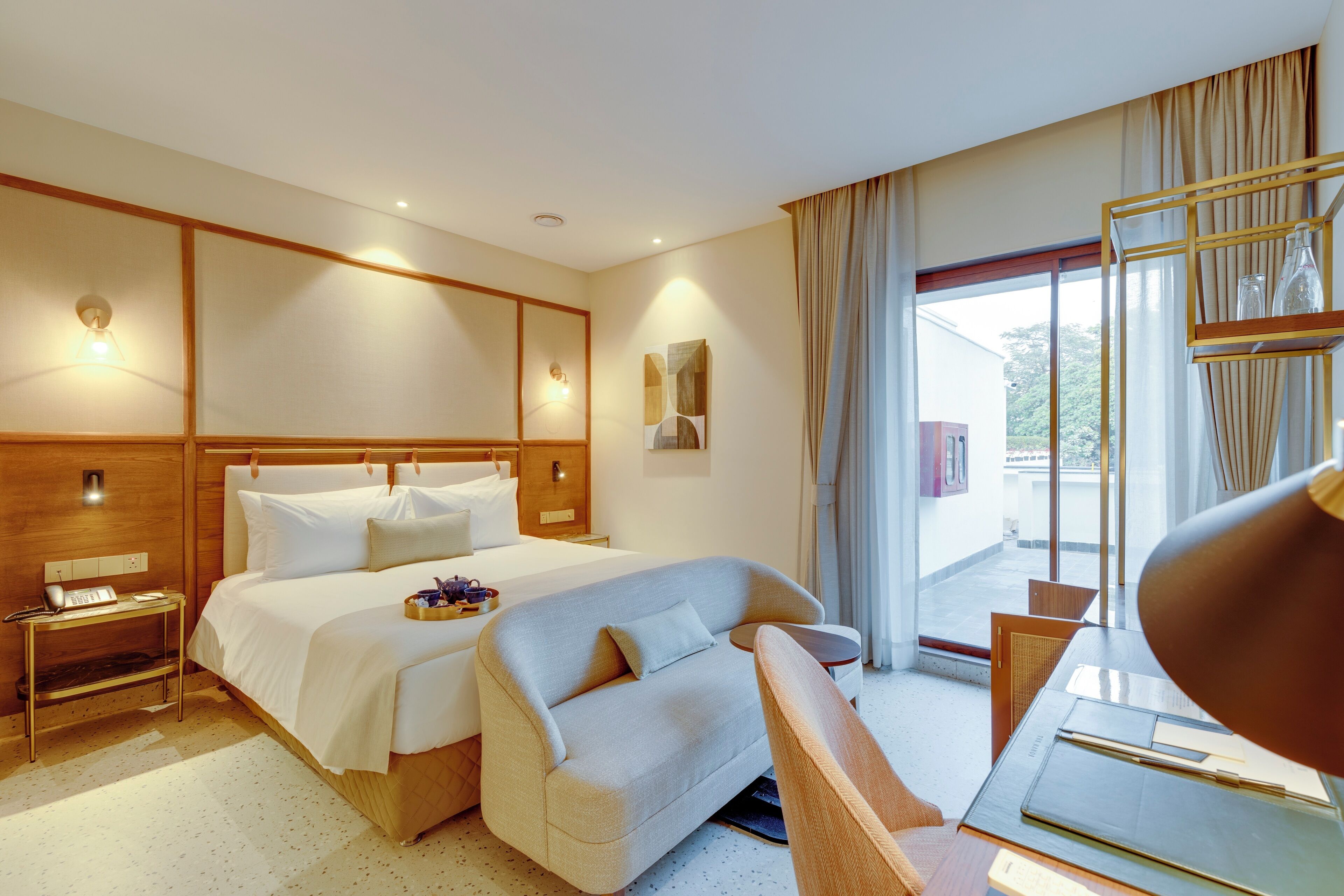 Rom – superior | Sengetøy av topp kvalitet, dundyner, memory foam-senger og minibar