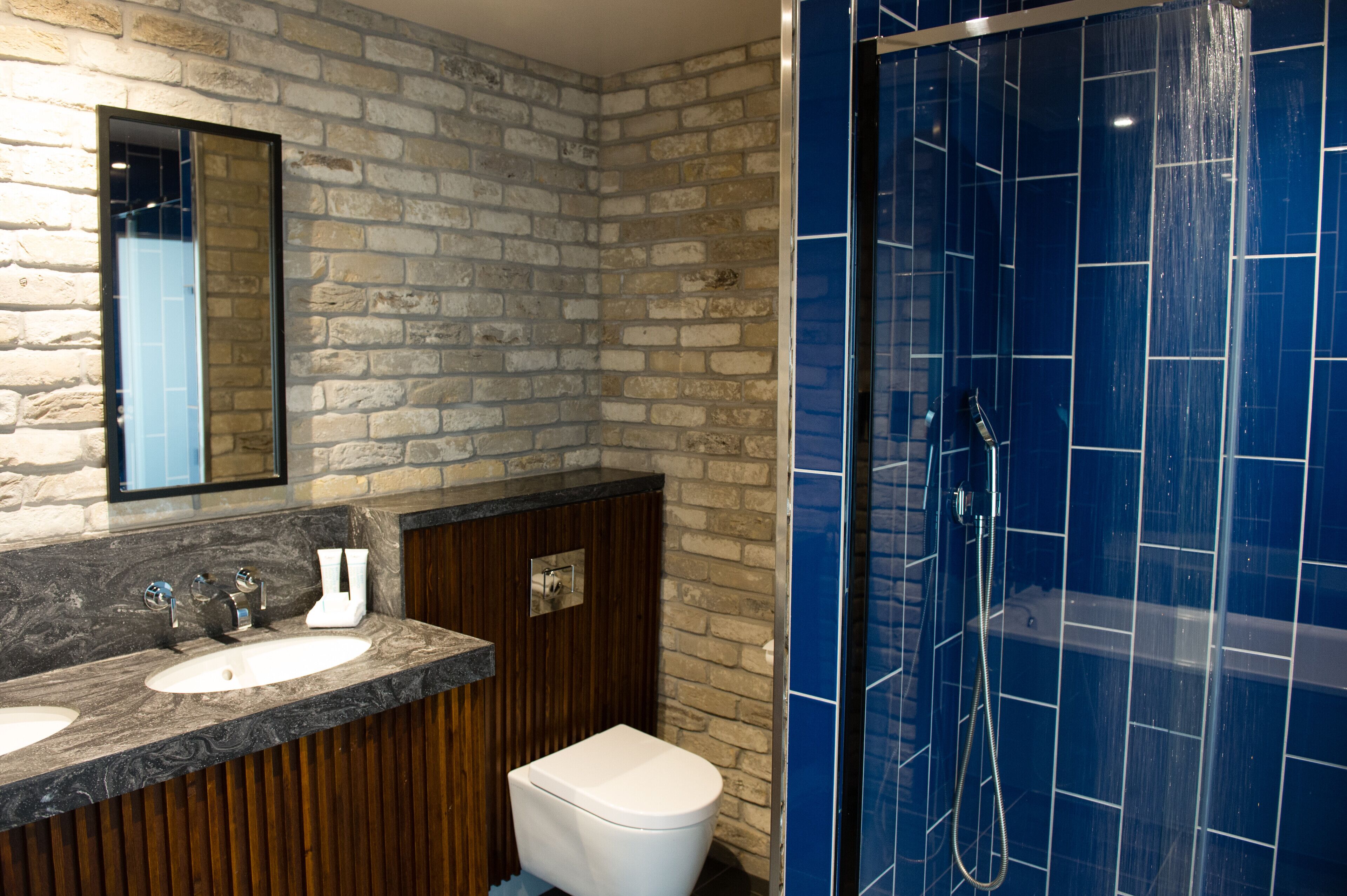 signature suite | bathroom | free toiletries, hair dryer, towels, soap