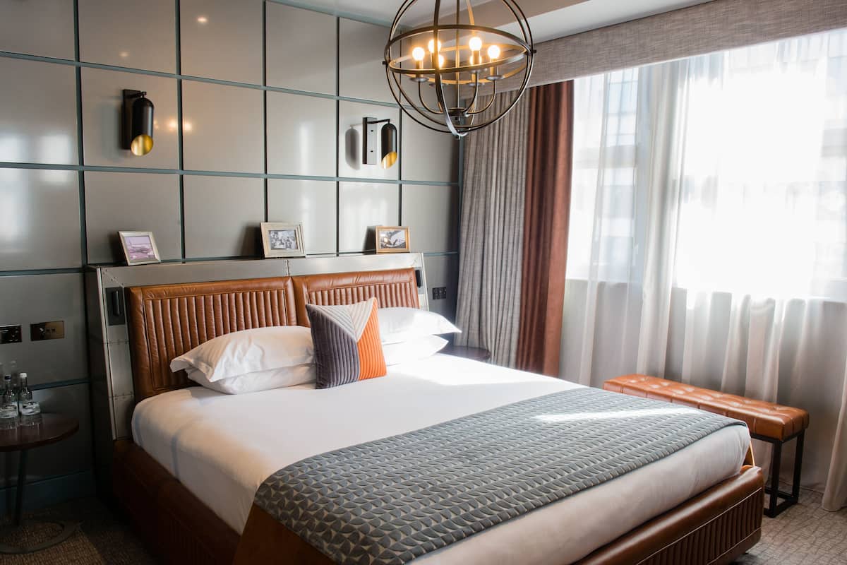 Signature Suite | 1 bedroom, in-room safe, desk, blackout drapes
