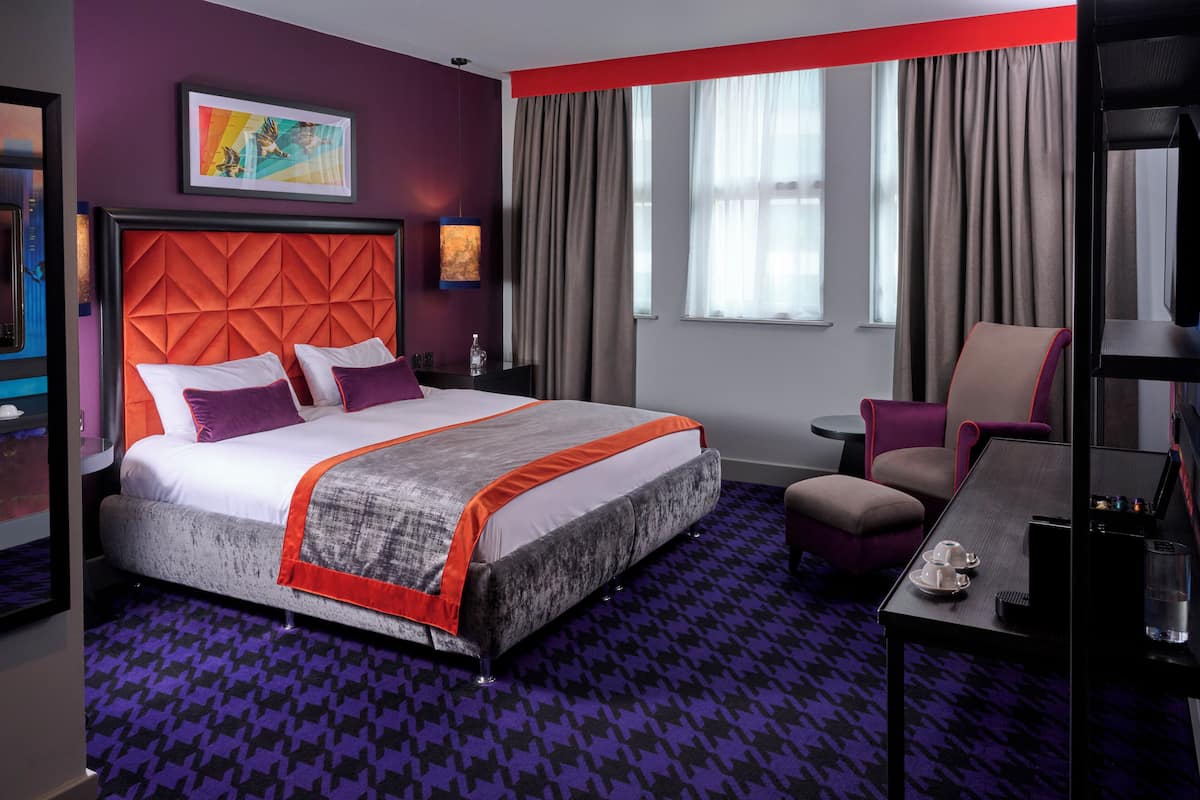1 bedroom, in-room safe, desk, blackout curtains