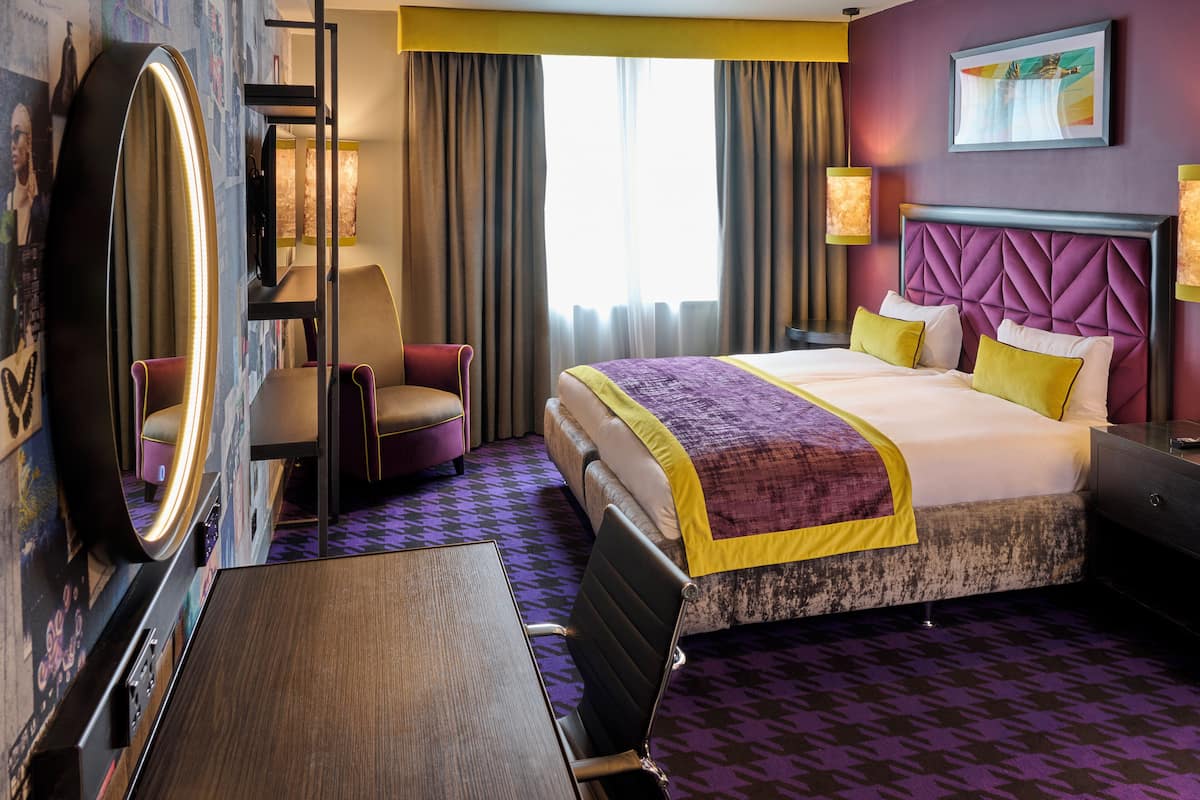 1 bedroom, in-room safe, desk, blackout curtains