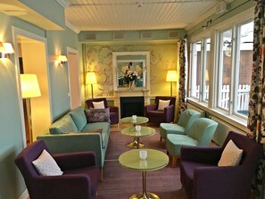 Sittområde i lobbyn