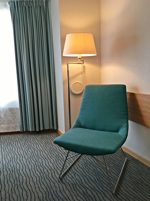 Chambre supérieure double | Bureau, rideaux d’obscurcissement, fer et planche à repasser