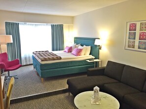 Deluxe dubbelrum | Skrivbord, mörkläggningsgardiner, strykjärn/strykbräda och gratis wi-fi