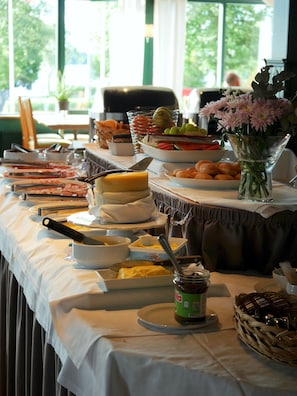 Free daily buffet breakfast - Mora Hotell & Spa (Mora)