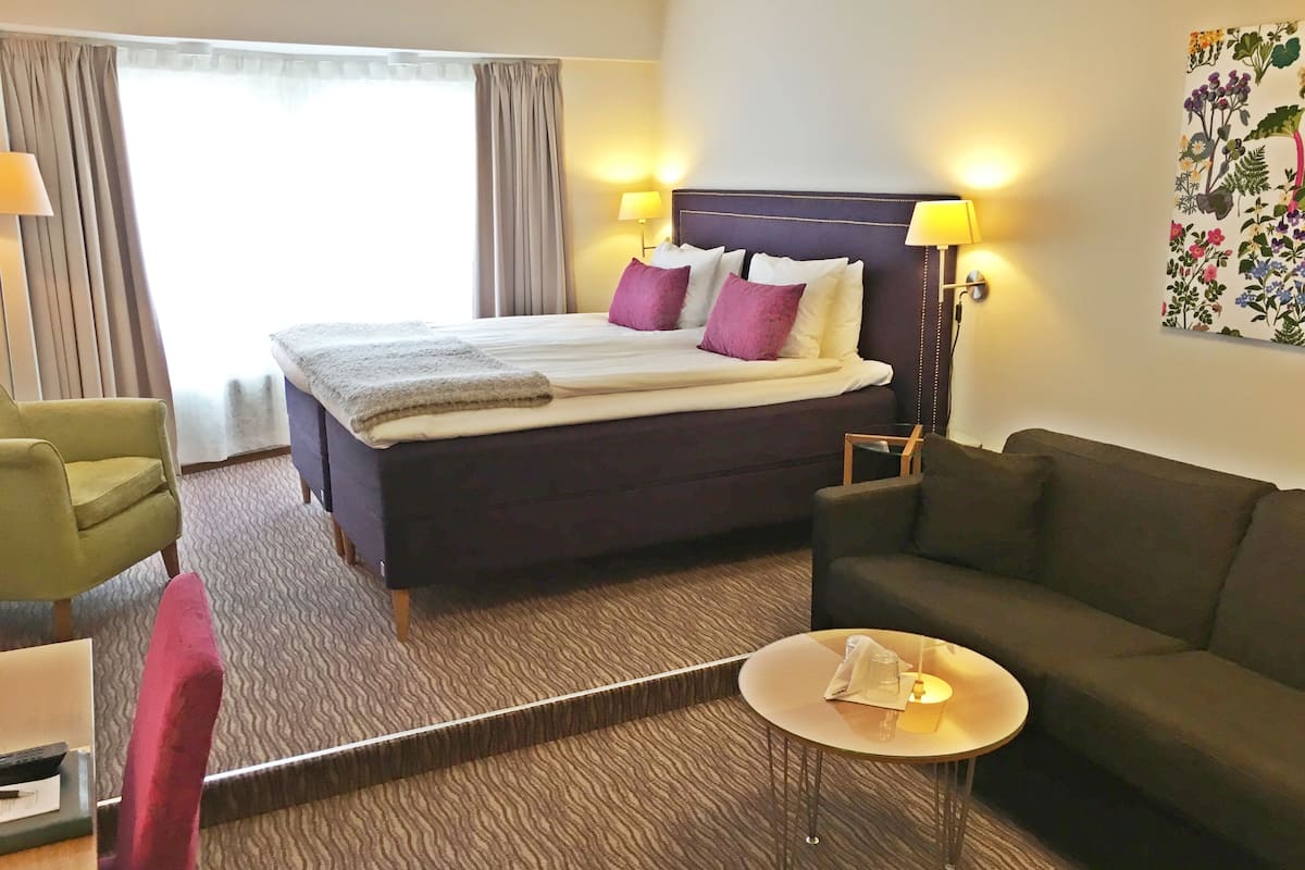 Superior Double Room | Desk, blackout curtains, iron/ironing board, cots/infant beds